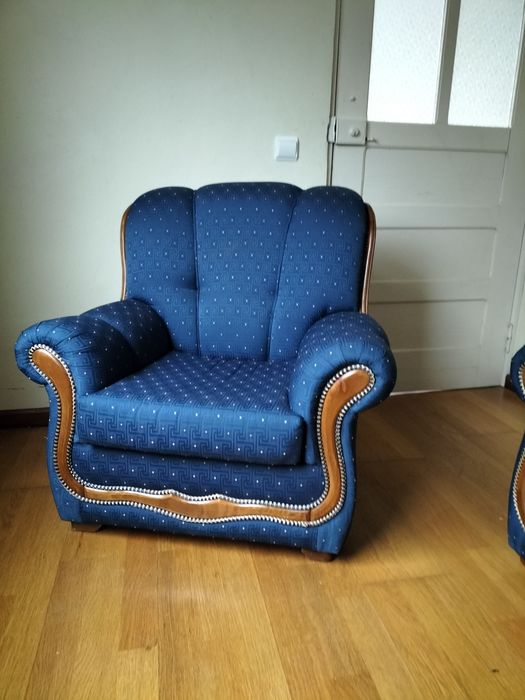 Poltrona estrutura de madeira maciça