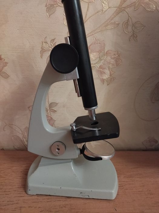 Микроскоп  УШМ-1 знак качества СССР.