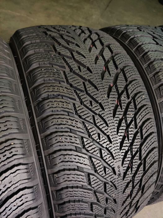 R18 245 40 зимові шини Nokian Hakkapeliitta хороший