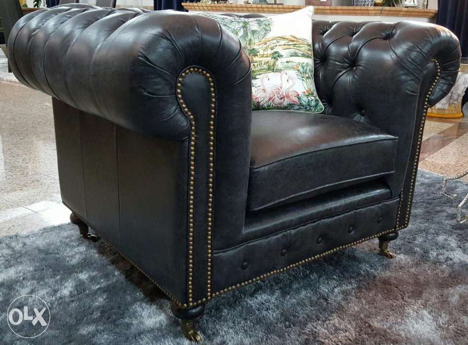 Sofa Chesterfield de 1lugar em pele envelhecida preto - Novo