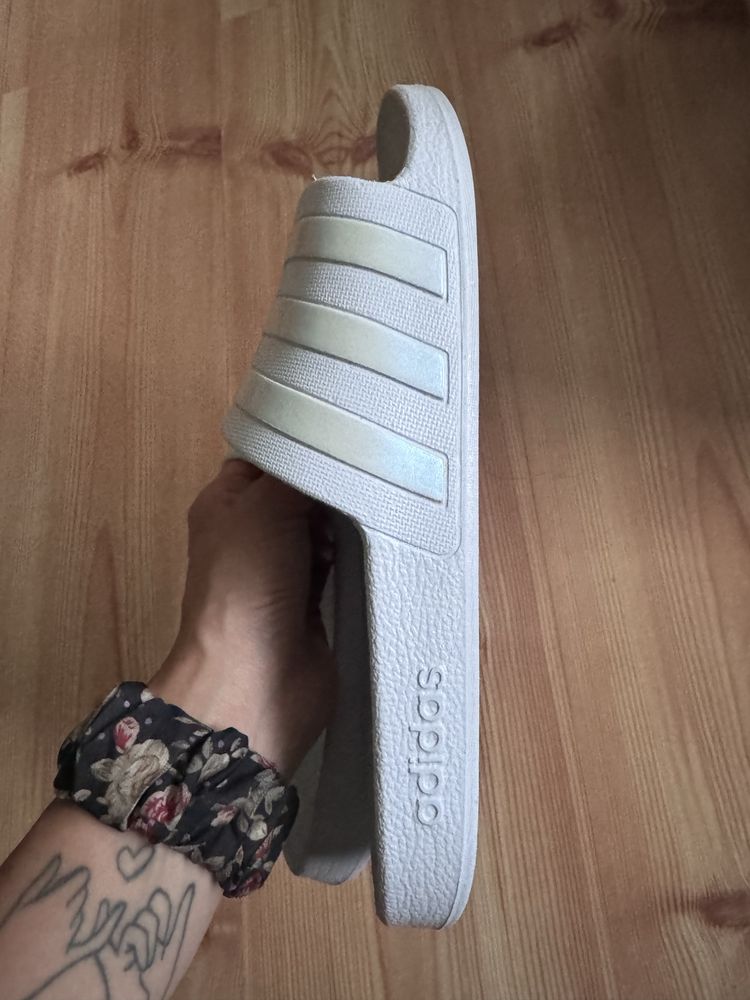 Klapki Adidas damskie