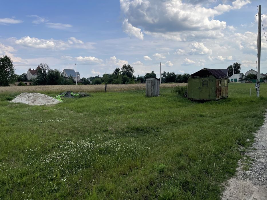 Продаю земельну ділянки в смт. Калита