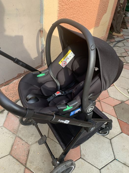 Коляска FreeON 3 в 1 , легка та компактна