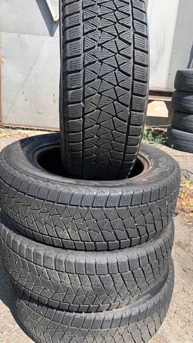 215/65 R16 98S Bridgestone Blizzak DM-V2, зимова, комплект