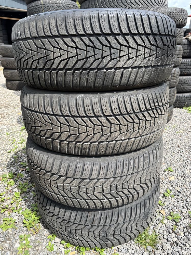 Komplet opon zimowych 235/55 R17 Hankook