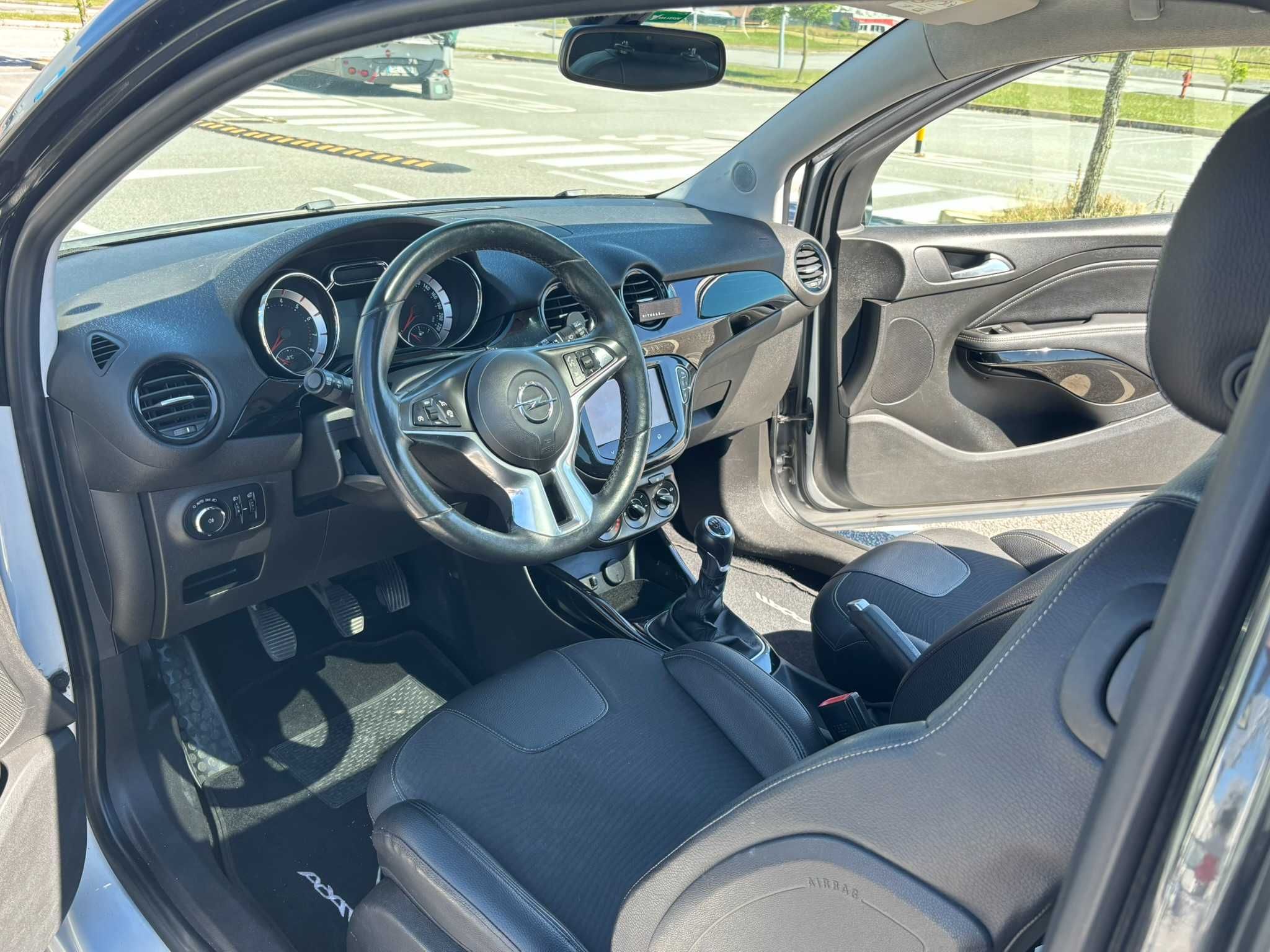 Opel Adam 1.0 S&S Glam – Bem equipado, pronto a andar