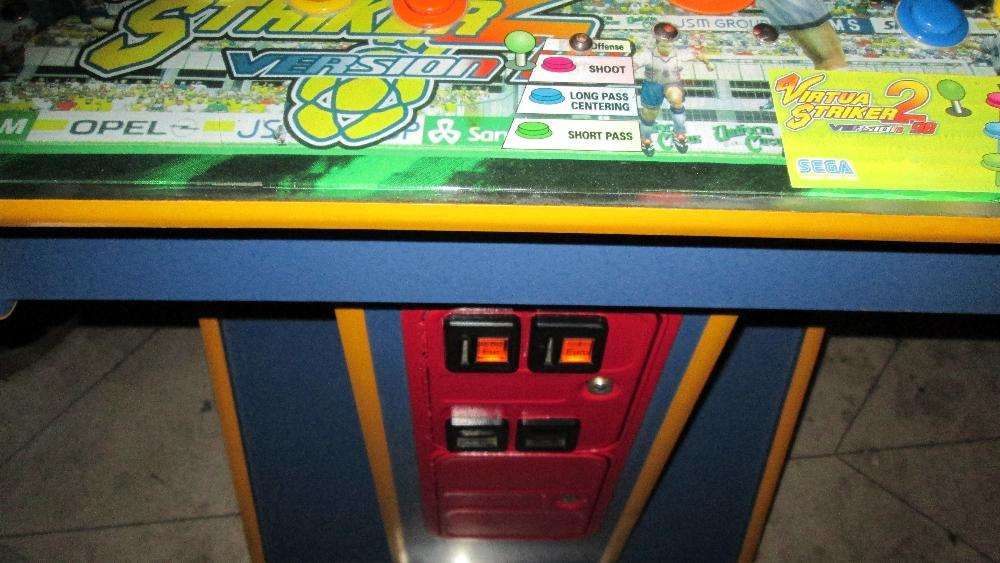 Máquina arcade com 680 jogos originais