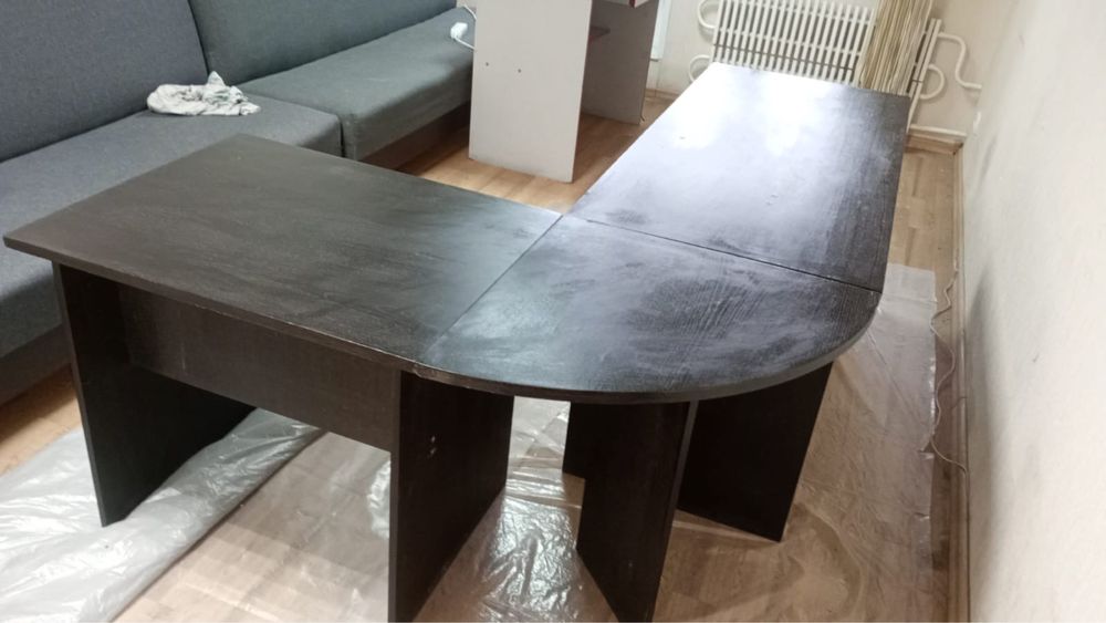 Великий офісний стіл