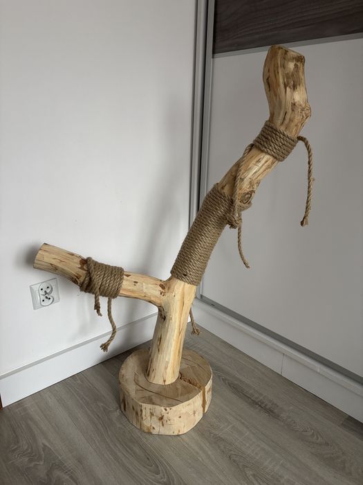 Naturalny drapak dla kota z sznurkiem jutowym drewno