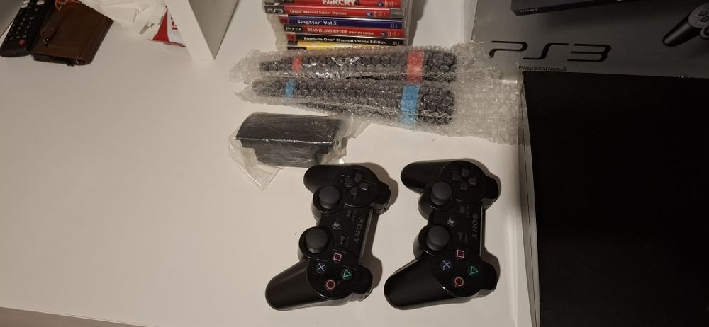PS3 Slim 320 GB + 2 comandos + 2 microfones + 12 jogos + caixa e manua