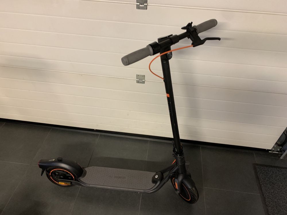 Powystawowa Hulajnoga Elektryczna Segway Ninebot F30