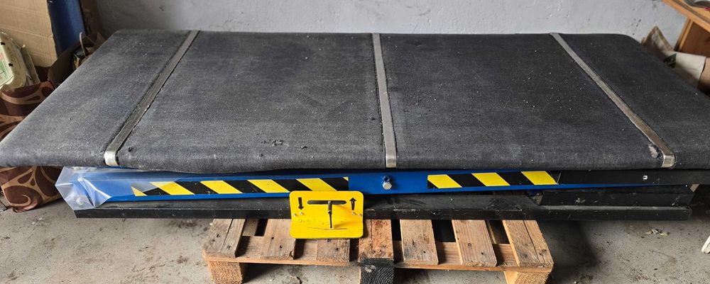 Stół tapicerski  pneumatyczny