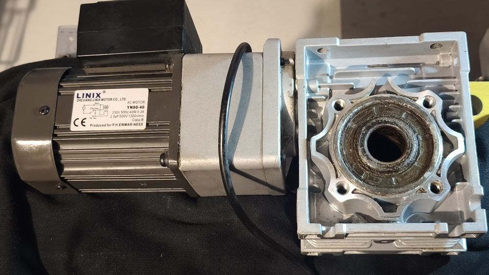 Silnik do pieca Linix YN90-40
