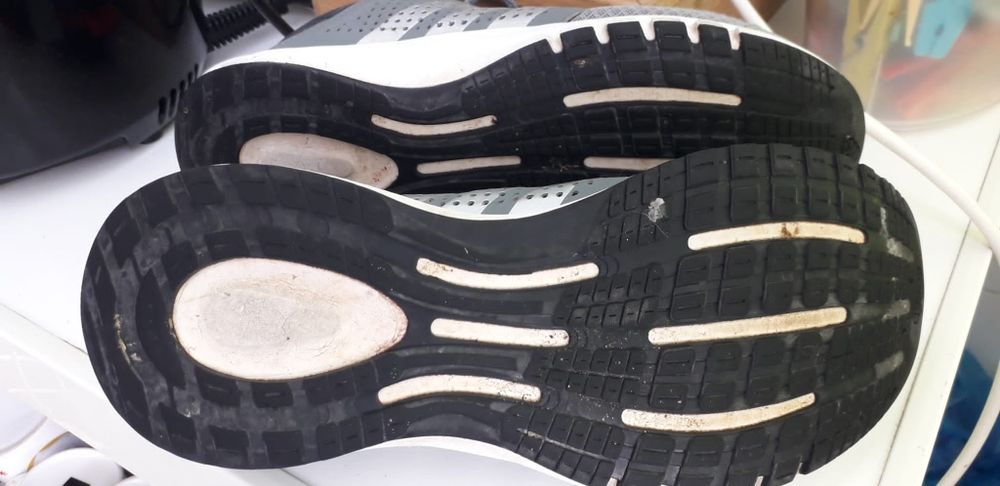 Tênis/ sapatilhas ADIDAS, Tam.8,5(42). Como novos.

Entrega em Vila Fr