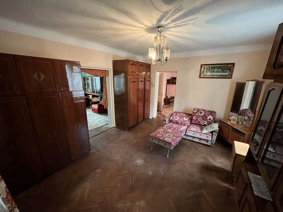 Продається будинок 100м.Крихівці.Комунікації.Центр.Школа.Садок.Місто