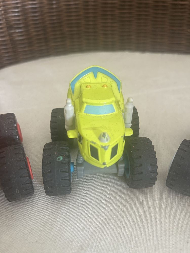 Carrinhos Monster Machine 3 unidades