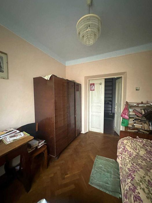 Власник.Продам будинок в центрі монастириська біля школи жилий стан