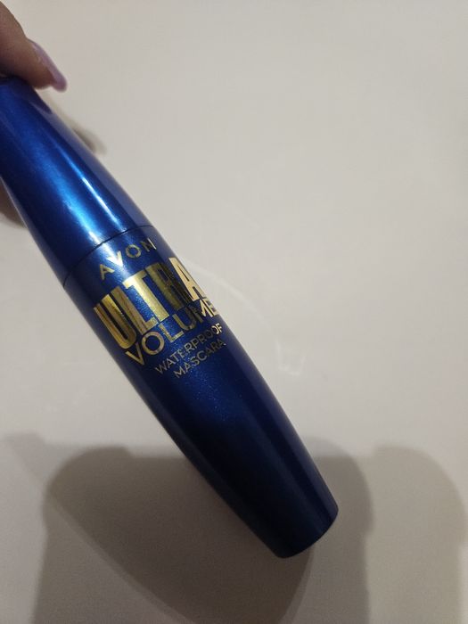 Avon Ultra Volume Wodoodporny tusz do rzęs Czarny