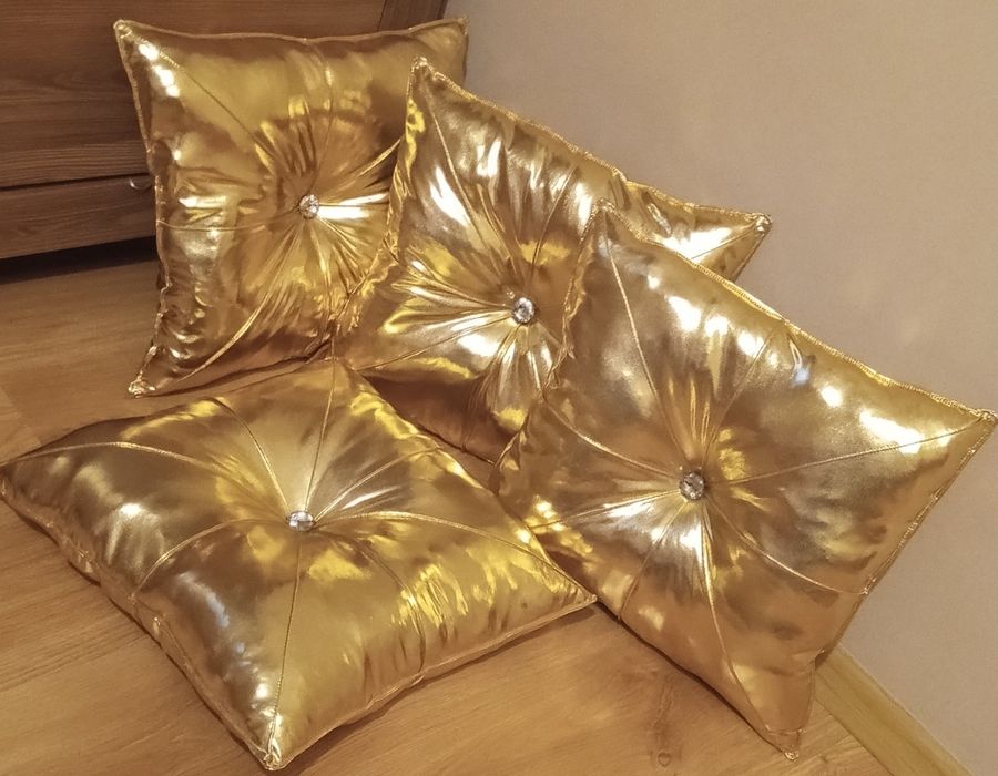 Złote poduszki Glamour