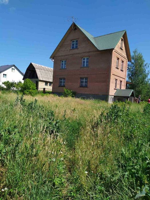 Продам 4-х этажный дом в Селыще Барышевского района Киевской обл.