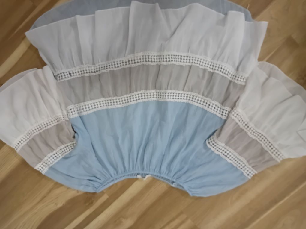 Bluzka w stylu kombojskim ala hiszpanka z bufiastymi rękawami