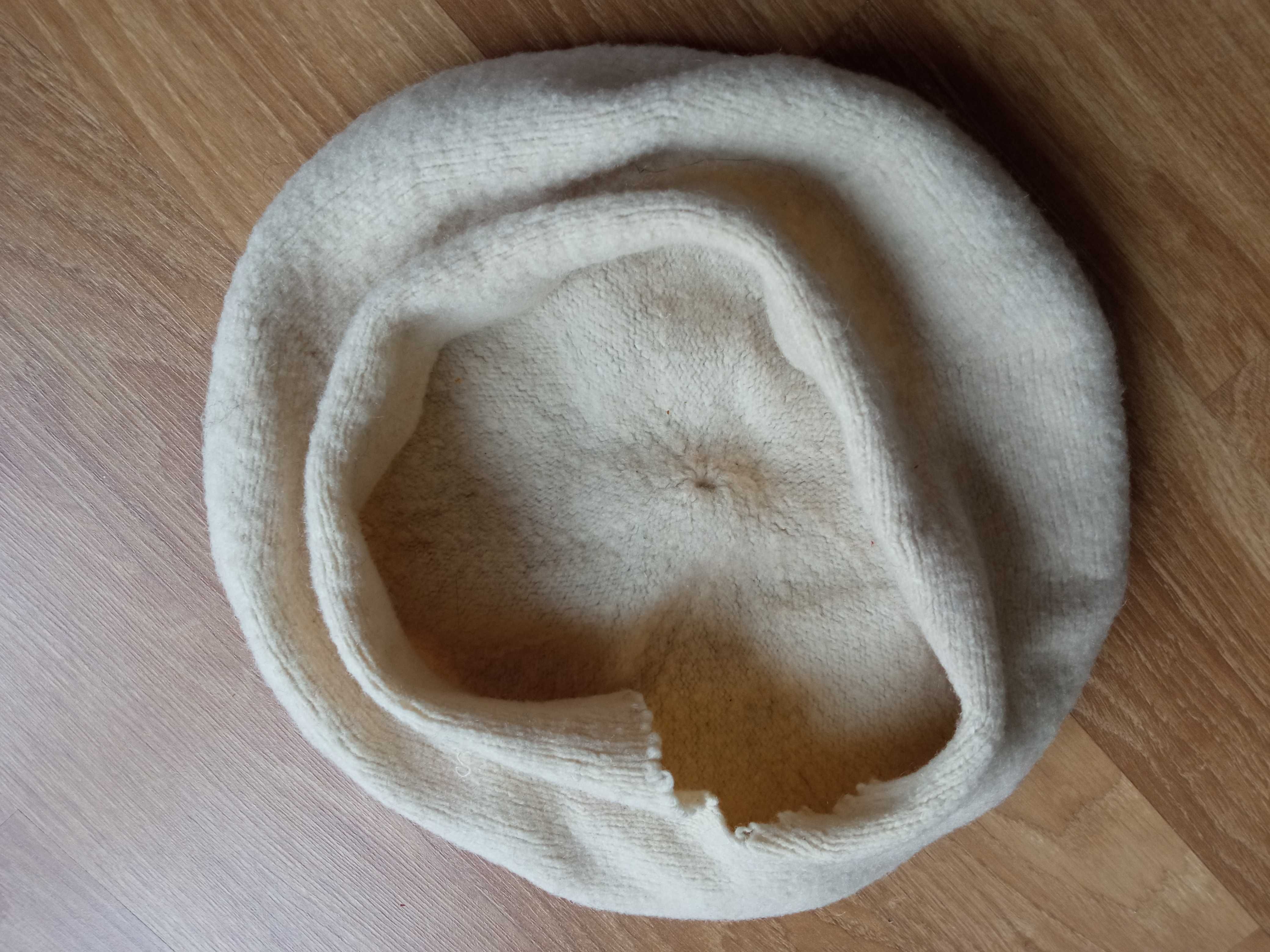 Damski wełniany beret czapka kremowy wełna r 56