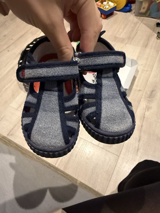 Kapcie na rzepy coccodrillo r. 20