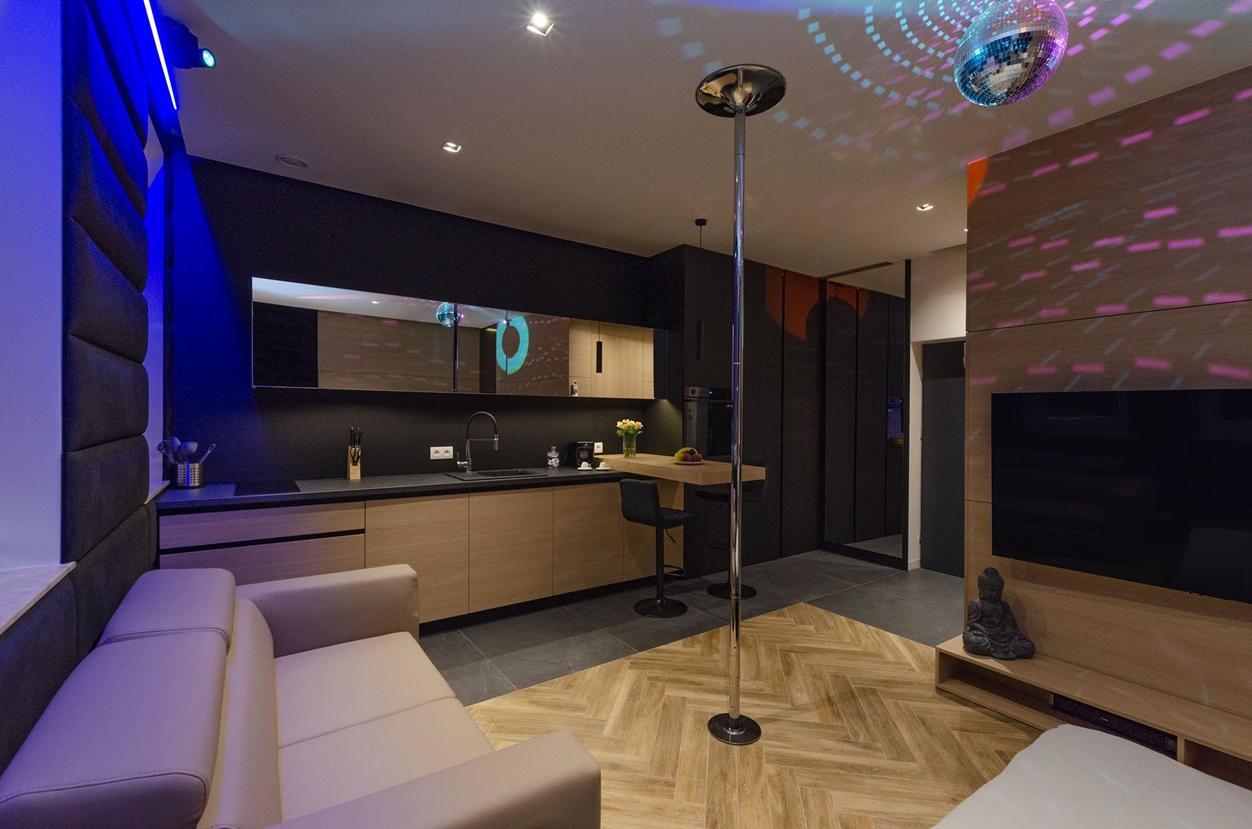 Apartament Pole Dance z wanną na doby na godziny dla 2 osób, Wejście n