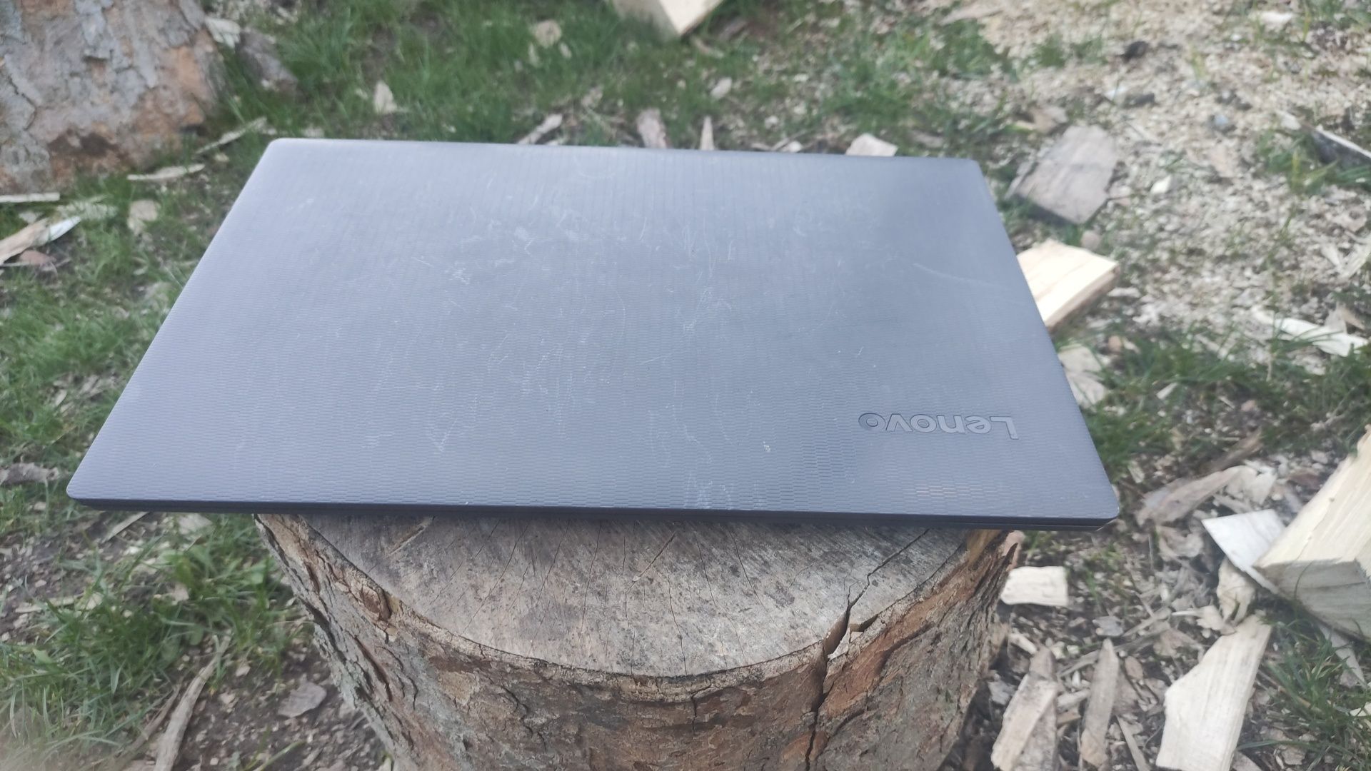 Lenovo 15.6" i5 7200u 12gb Ram 256gb ssd 500 hdd