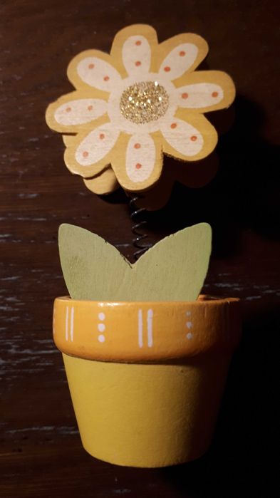 Ozdoby na półkę - kwiatek, kurki i kubek