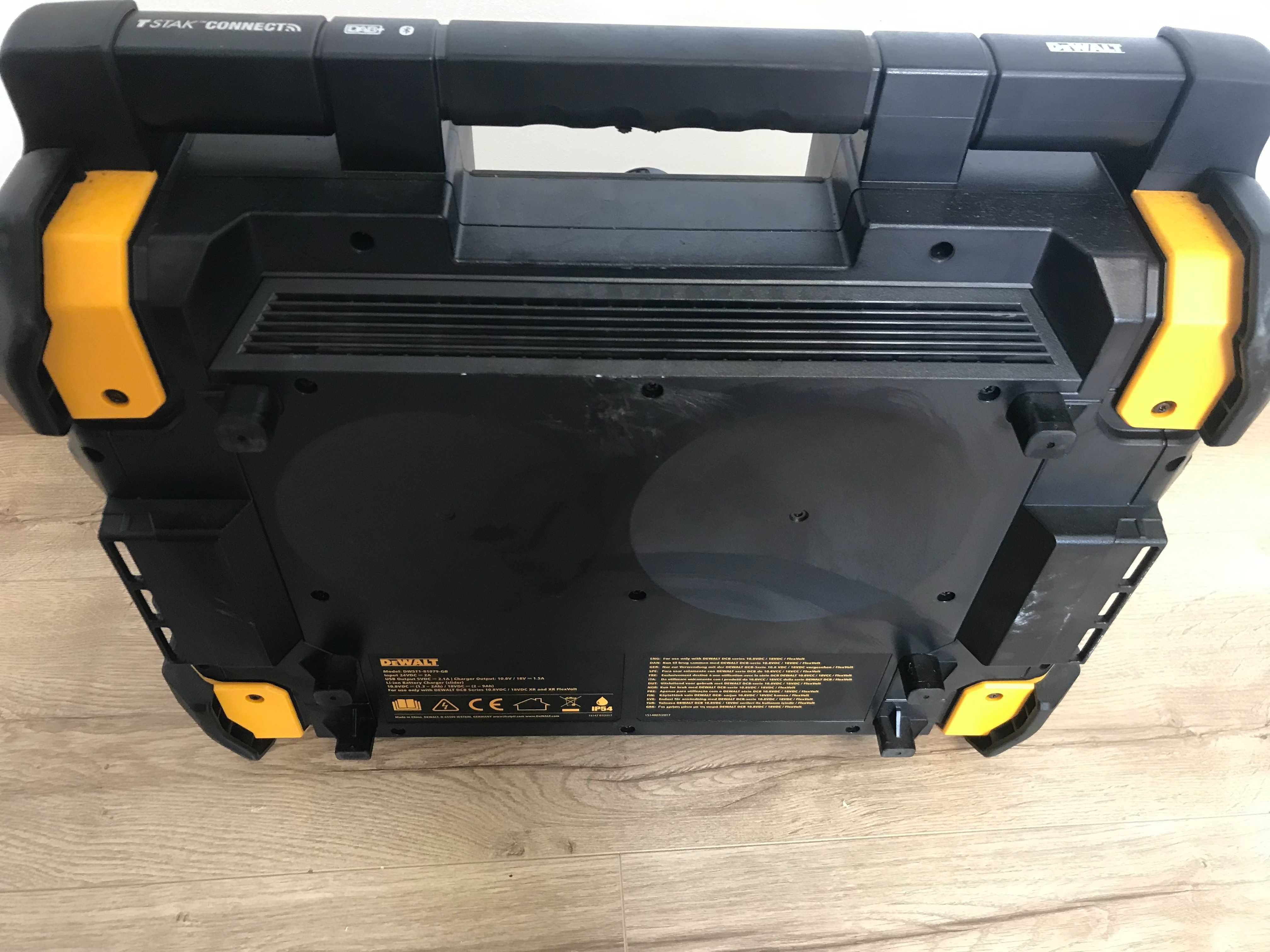 Радіоприймач-зарядний пристрій DeWALT DWST1-81079 GB з Англії