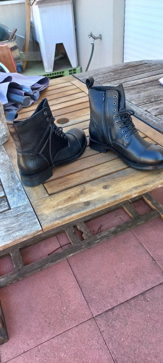 Bota em pele número 41