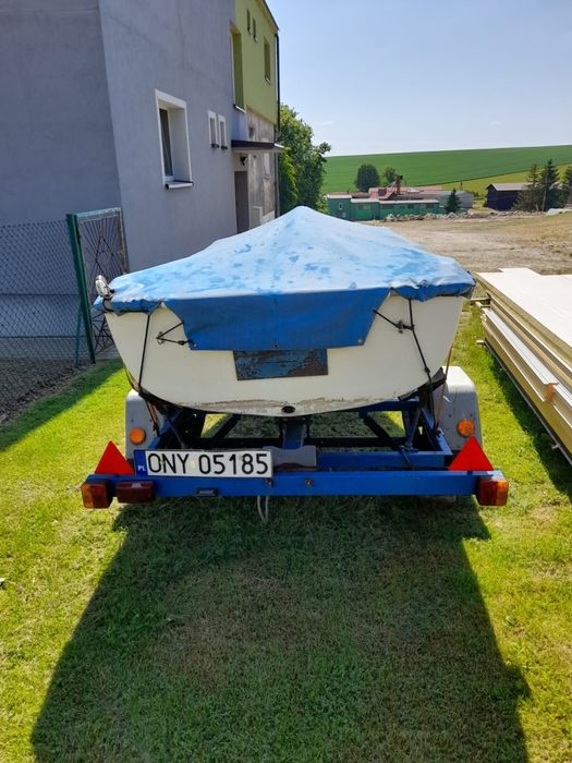 Łódka z przyczepką