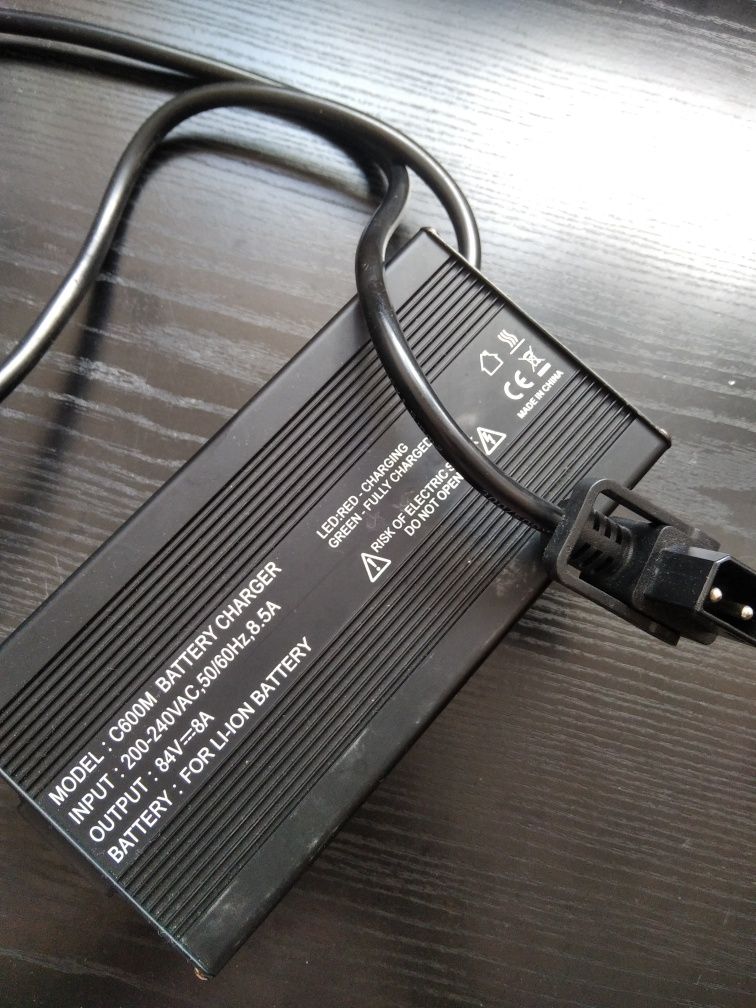 Ładowarka C600M 84V 8A do skutera itp.