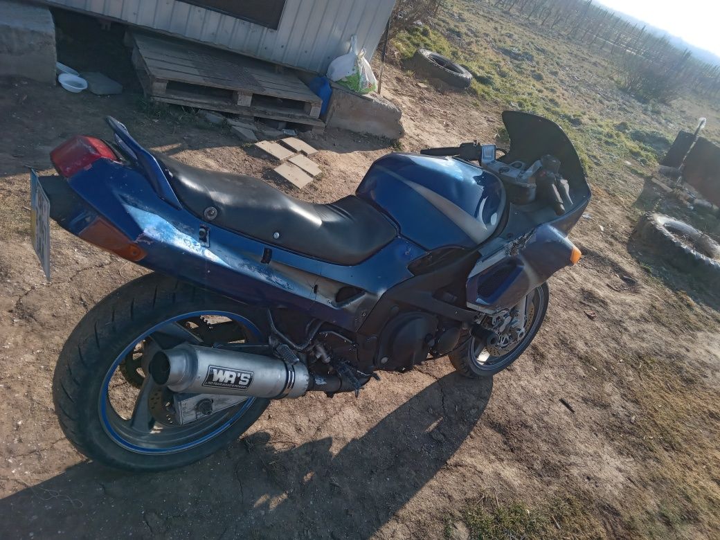 Продам kavasaki zzr400
