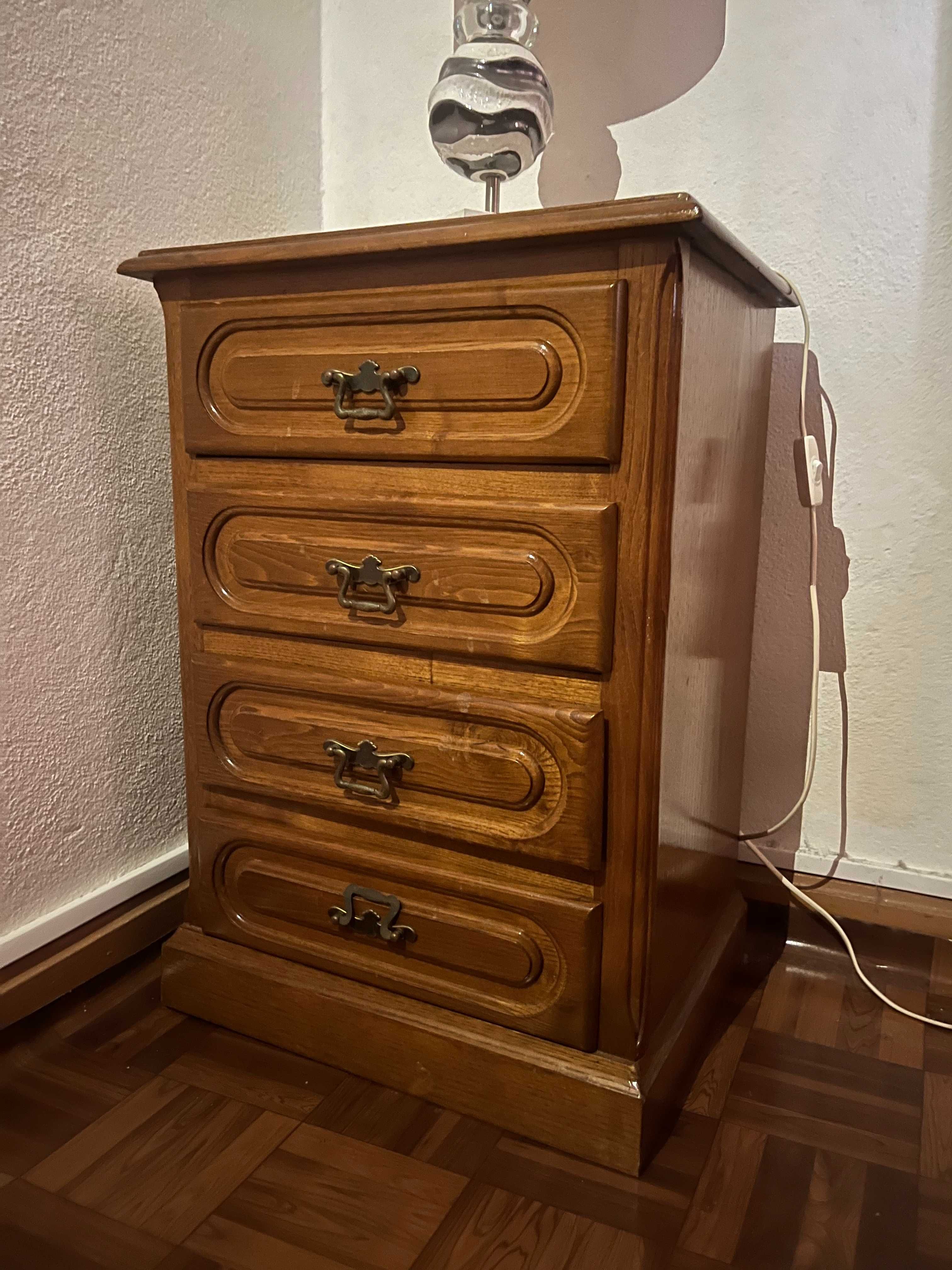 Quarto completo em madeira