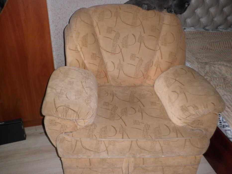 крісло зі спального гарнітуру