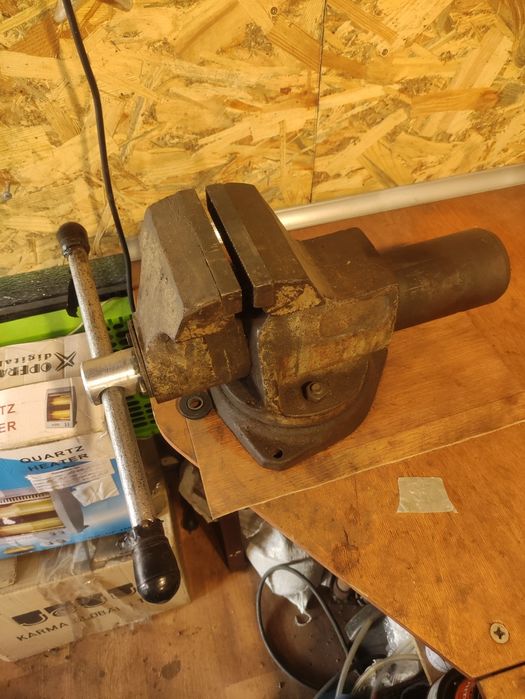 Тиски слесарные в хорошем состоянии
