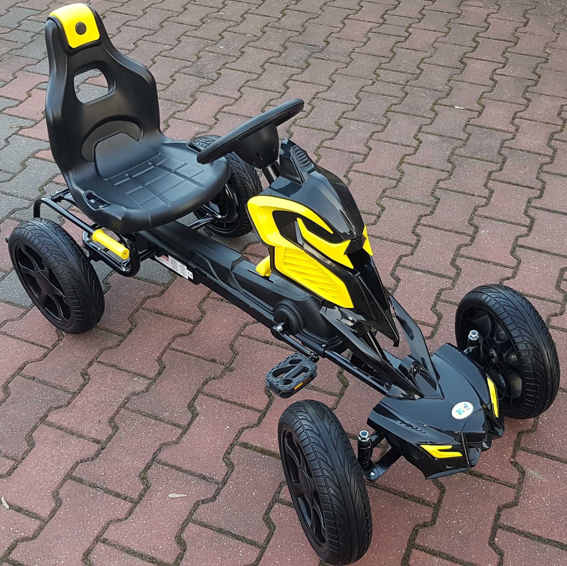Gokart pojazd na cztery koła na pedały nie użyty 5-12 lat.