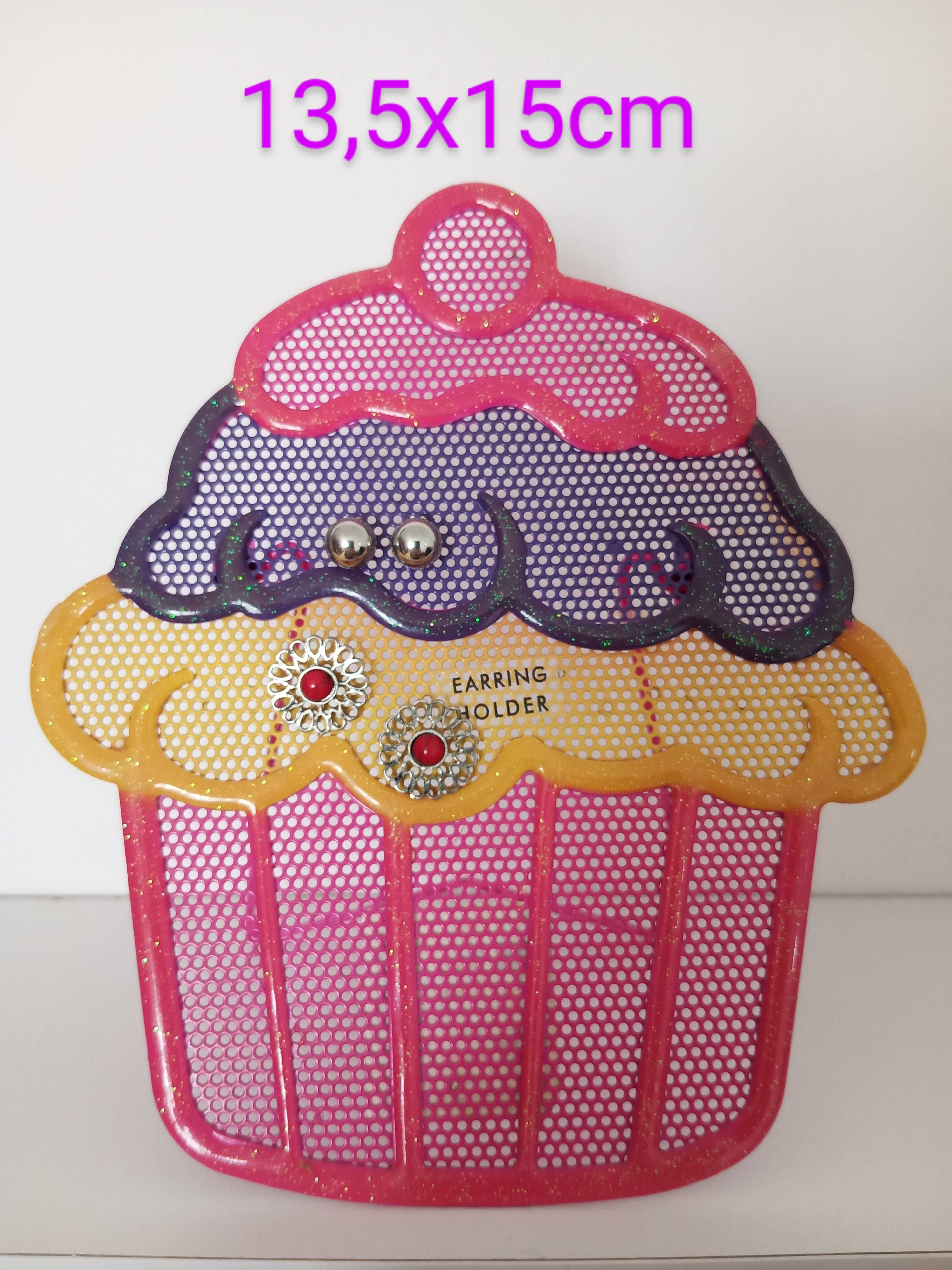 Exibidor de brincos em forma Cupcake.