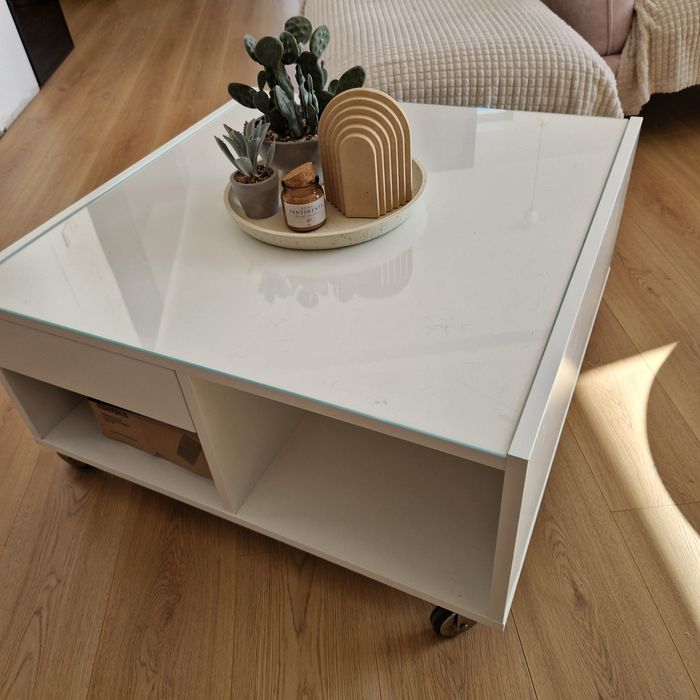 Stolik IKEA na kółkach