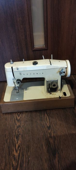 Maszyna do szycia Łucznik 438 klasyka