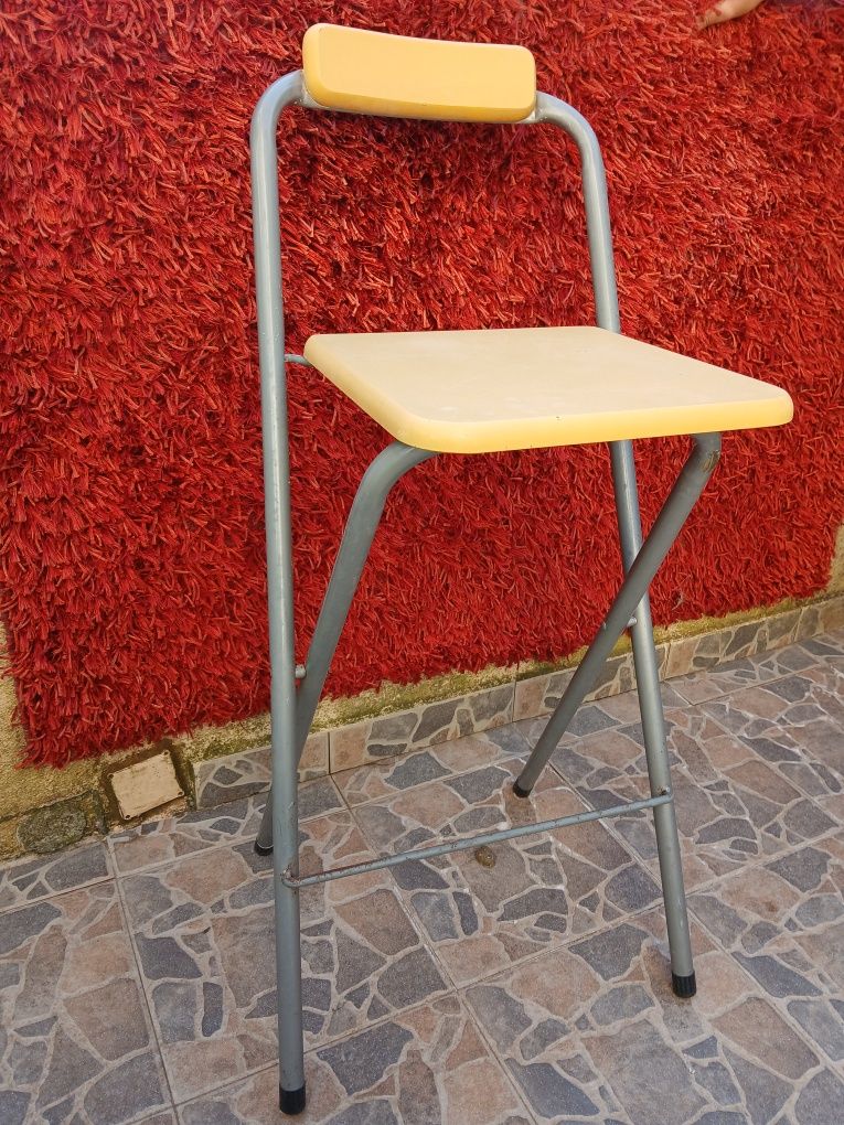 Cadeira alta de bancada desdobrável