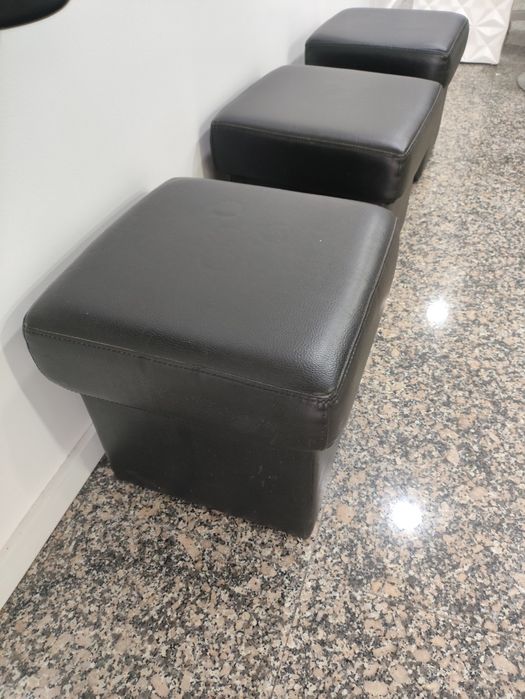 Pufes em pele sintética