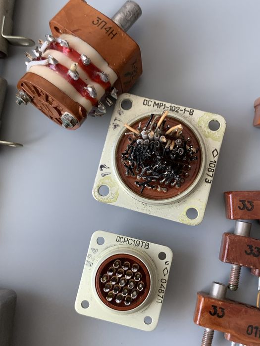 Плати з компонентами,реле,конектори