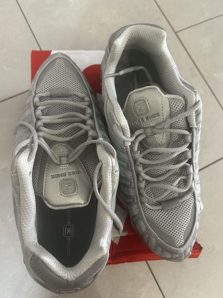 Nike shox nowe .