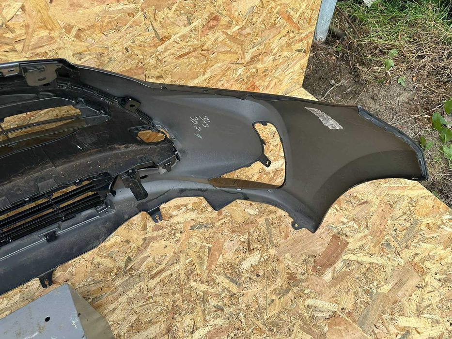 Toyota Yaris IV 4 20- zderzak przedni przód cały