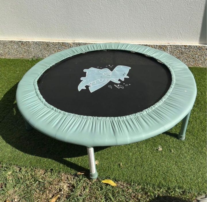 Trampolim para crianças