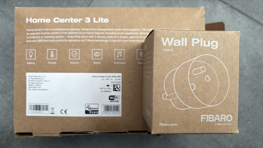 Fibaro Home Center 3 + wall plug