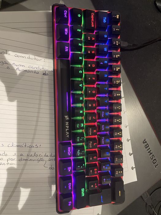 Teclado e rato em bom estado